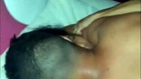 Jeg føler mig ydmyget mens pikmanden knuller moden Karina i gruppe-creampie med unge 18+ ludere