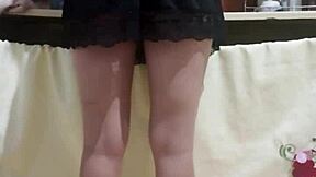 This maid's hot in tight shorts!