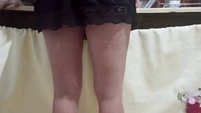 This maid's hot in tight shorts!