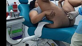 mi cita con el dentista terminó con su gran polla en mi boca.