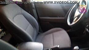 Quase Que O Corno Do Meu Marido Policial Vê Eu Dando Dentro Do Carro Para Um Pau Gigantesco