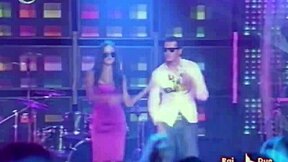 Giorgia Palmas performs a sexy dance on cdlive.