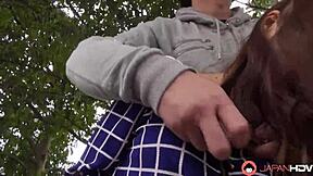 코토리 시라유키가 공중 화장실에서 유혹하고 빨아