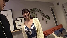 Girlfriend Gives Paizuri To Stranger