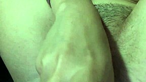 i use vibrator on trimmed pussy in bed