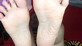 so you like my feet? come suck and worship them now!