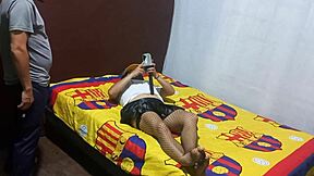 Ik betrap schoonmoeder vingerend in appartement, ze vraagt hulp bij zelfgemaakte sextape 1