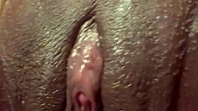 你超爱这个黑皮肤业余妹子吸鸡巴猛操