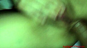 Sitna devojka liže dupe da ukruti kurac.