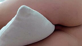 그녀 딸치는 거 잡고 바로 꽉 조인 엉덩이 세게 박음