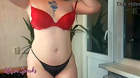 Kure Alison Sparks overrasker deg med striptease og sæd-nedtelling JOI