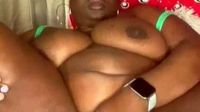 i'm sundaydogood614 sharing my shaved pussy lesbian vid