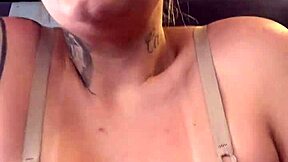 fui treinar na academia sem perceber sutiã por baixo marombas olhavam eu fiquei tesão molhada calça branca buceta