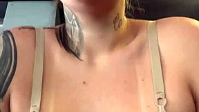 fui treinar na academia sem perceber sutiã por baixo marombas olhavam eu fiquei tesão molhada calça branca buceta