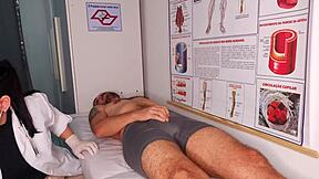 ereção na frente da enfermeira, que loucura, não acredito que isso aconteceu comigo!