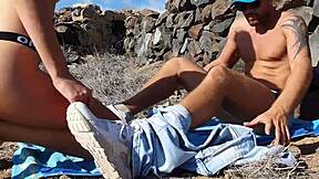 Uniklý dovolenkový venkovní sexuální záznam s 18letou brunetkou Yoya Grey! Perfektní teen akce!