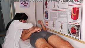 ereção na frente da enfermeira, que loucura, não acredito que isso aconteceu comigo!