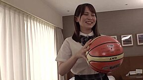 パート1 18歳以上の日本人ティーン美女が家族を支えるハードコアアクションと中出し