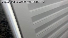 Novinka sa vytiera v školskom WC na párty!