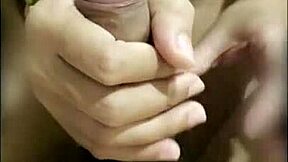 एशियन थाई टीन 18+ कमशॉट के बाद बॉयफ्रेंड के कॉक को स्ट्रोक करती रहती है