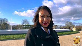 Christina petite 18+ milf brunette d�cha�n�e pour sa premi�re vid�o