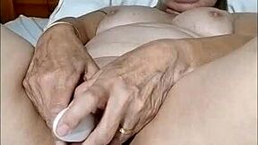 Housewife explores new toy for first orgasm.