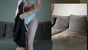 금발 선생님이 야외에서 머리카락 난 보지 보여주며 딜도로 타