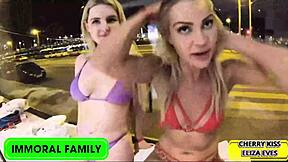 एलिजा ईव्स वाइल्ड अनसेन्सर्ड ब्लोबैंग में ह्यूज मॉन्स्टर कॉक राइड करती है