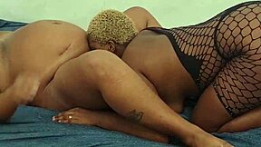 Pregnant woman enjoys a threesome at nine months