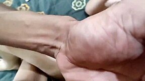 गर्म इंडियन आंटी doggystyle pounding के लिए झुकी हुई