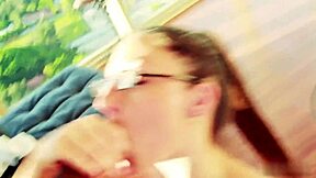 Nerdovská posadnutosť Melanieiným veľkým čiernym kurcom, túžbami a krivkami v interracial akcii