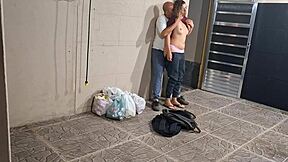 Studente sar peste curs în secret