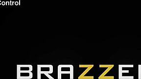 Glory hole gagging med Angel Wicky på Brazzers offisielle side