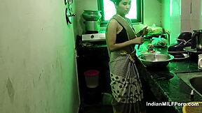 Sexy 18yo Indian maid Kaamwali in hot Desi action