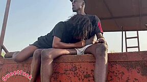 Fată nigeriană dă muie explozivă