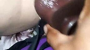 arregaçou meu cu com um brinquedo enorme e me gozei toda