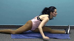 stretching nude ass in sexy 2020 routine 😏