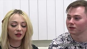 Tony legt zwei blonde Babes flach während Therapiesitzung!