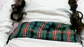 Studentessa bel culo orgasmi dopo scuola bagna mutandine