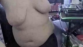 Kandy Kane deepthroats like a pro in homemade clip