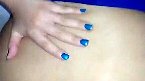 عربية ميلف تحصل على شرجها الساخن يُضرب بقوة