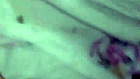 عربية ميلف تحصل على شرجها الساخن يُضرب بقوة