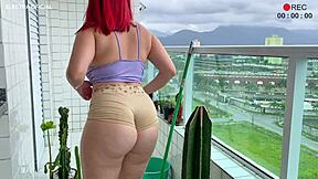 essa empregada e muito safada vem com esse shortinho para me provocar