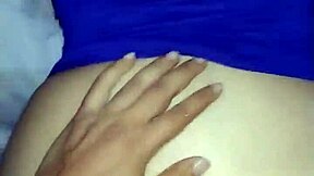 عربية ميلف تحصل على شرجها الساخن يُضرب بقوة