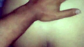 عربية ميلف تحصل على شرجها الساخن يُضرب بقوة