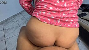 Mi hijastra bailando twerking en mi polla