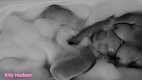 Kity Hudson Bathes With Vibrator To Orgasm