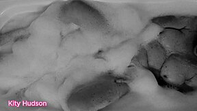 Kity Hudson Bathes With Vibrator To Orgasm