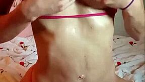 Vanessa Hastings v mikro bikini s mastnými velkými prsy