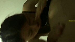 마른 아시안 18+ 베이비가 큰 엉덩이 세게 박혀